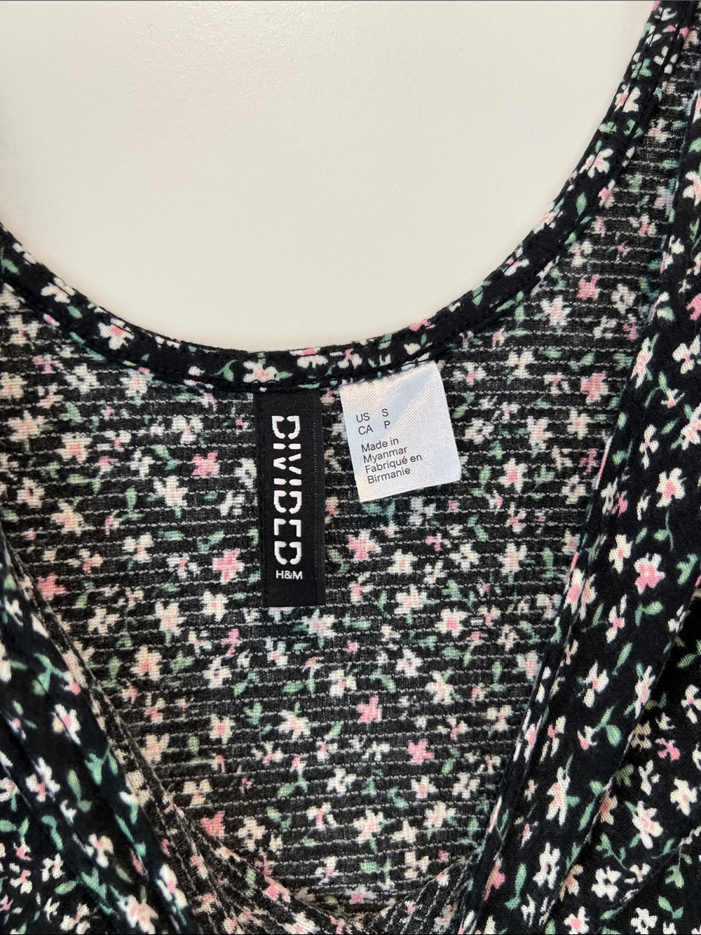 Like new H&M Black Floral V-Neck Mini Dress with Puff Sleeves - Picture 2 of 9